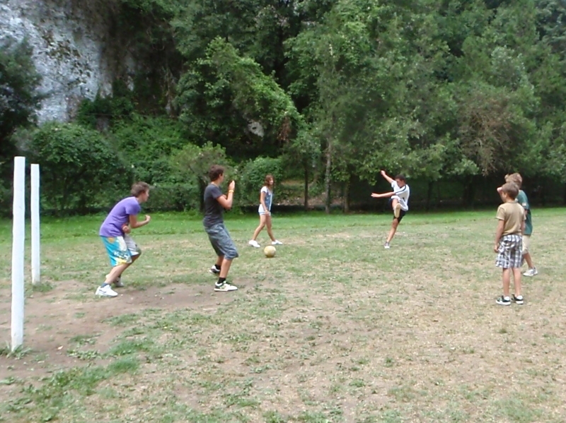 Village Camps International Summer Camp Ard&egrave;che, France 2019-07-26 https://www.villagecamps.com/journals_admin/images/77-23-Football 3.jpg